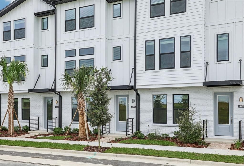 Active With Contract: $465,990 (3 beds, 3 baths, 2072 Square Feet)