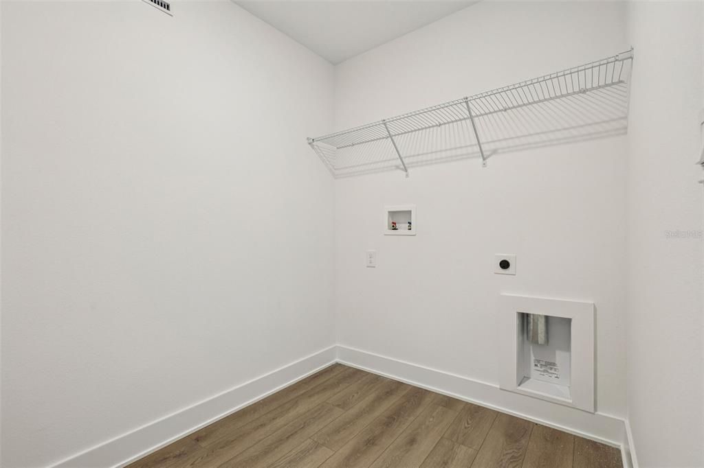 Active With Contract: $465,990 (3 beds, 3 baths, 2072 Square Feet)