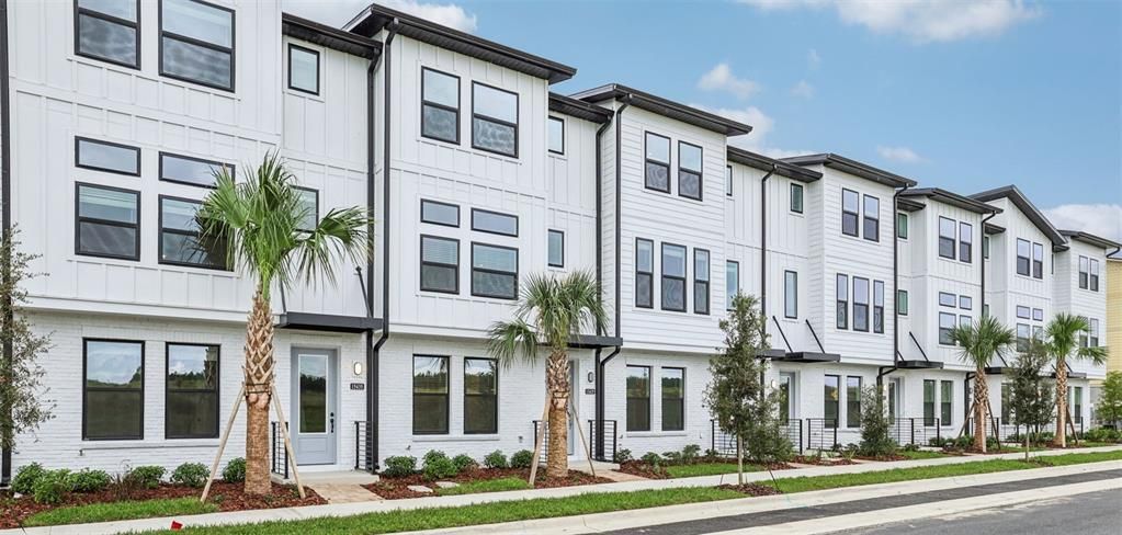 Active With Contract: $465,990 (3 beds, 3 baths, 2072 Square Feet)