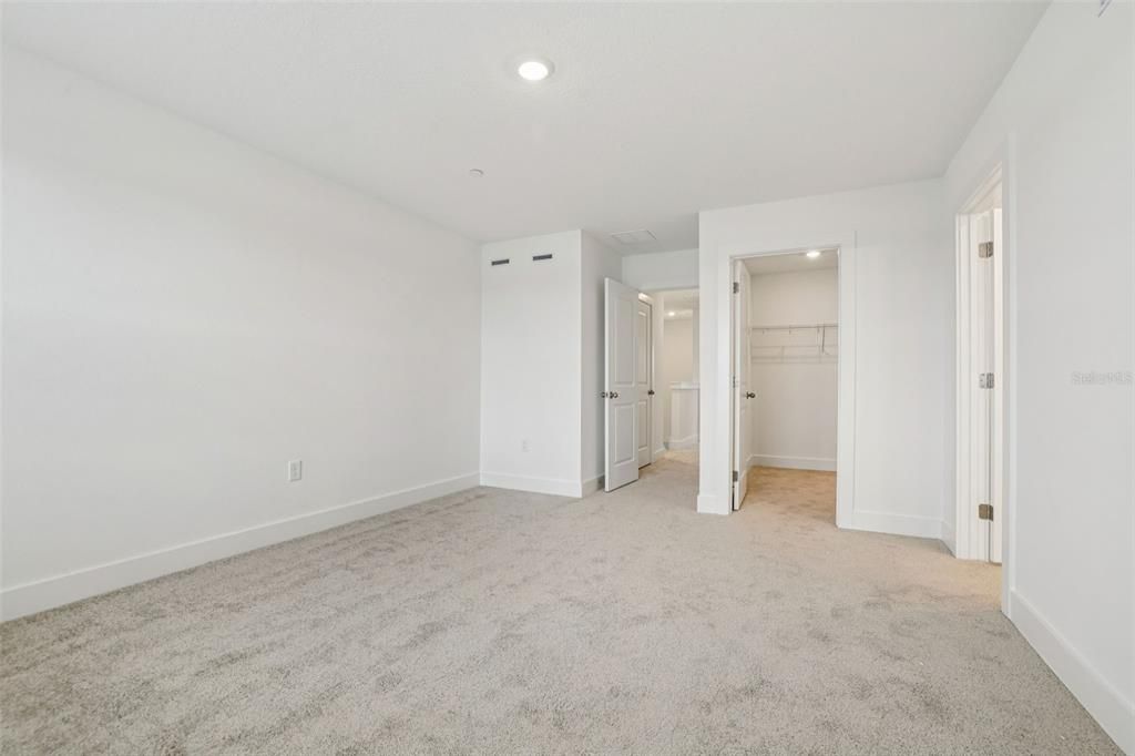 Active With Contract: $465,990 (3 beds, 3 baths, 2072 Square Feet)