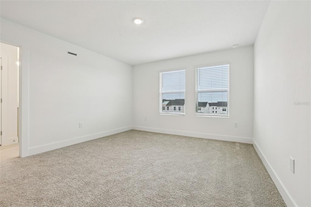 Active With Contract: $465,990 (3 beds, 3 baths, 2072 Square Feet)