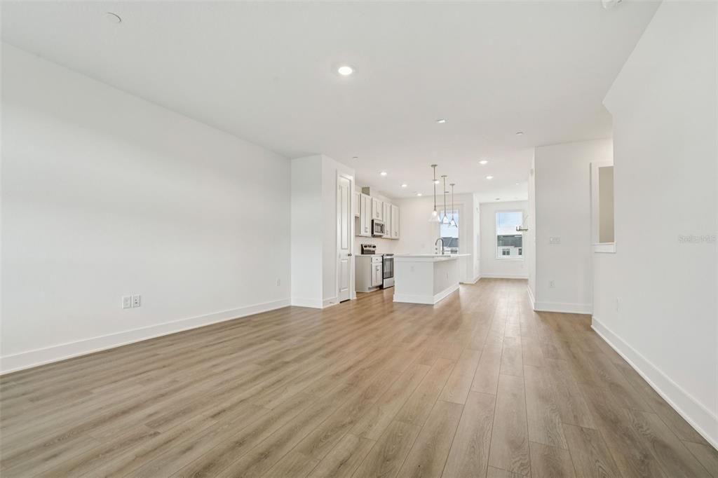 Active With Contract: $465,990 (3 beds, 3 baths, 2072 Square Feet)