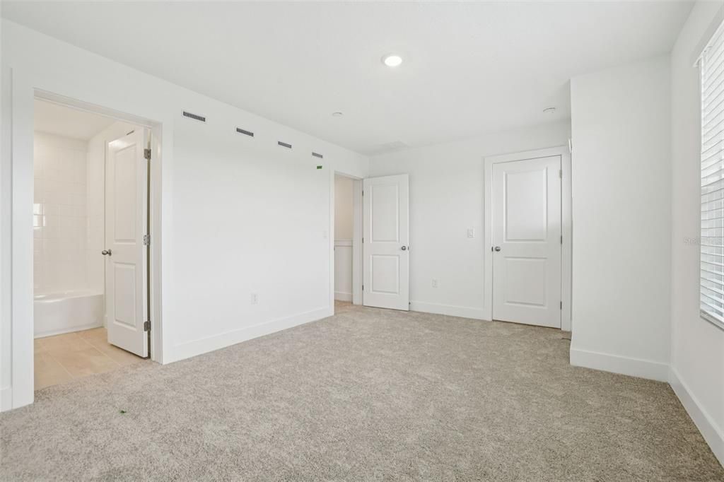 Active With Contract: $465,990 (3 beds, 3 baths, 2072 Square Feet)