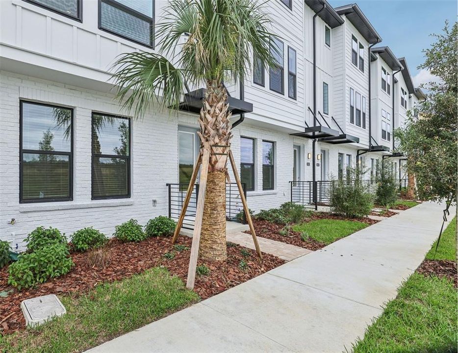 Active With Contract: $465,990 (3 beds, 3 baths, 2072 Square Feet)