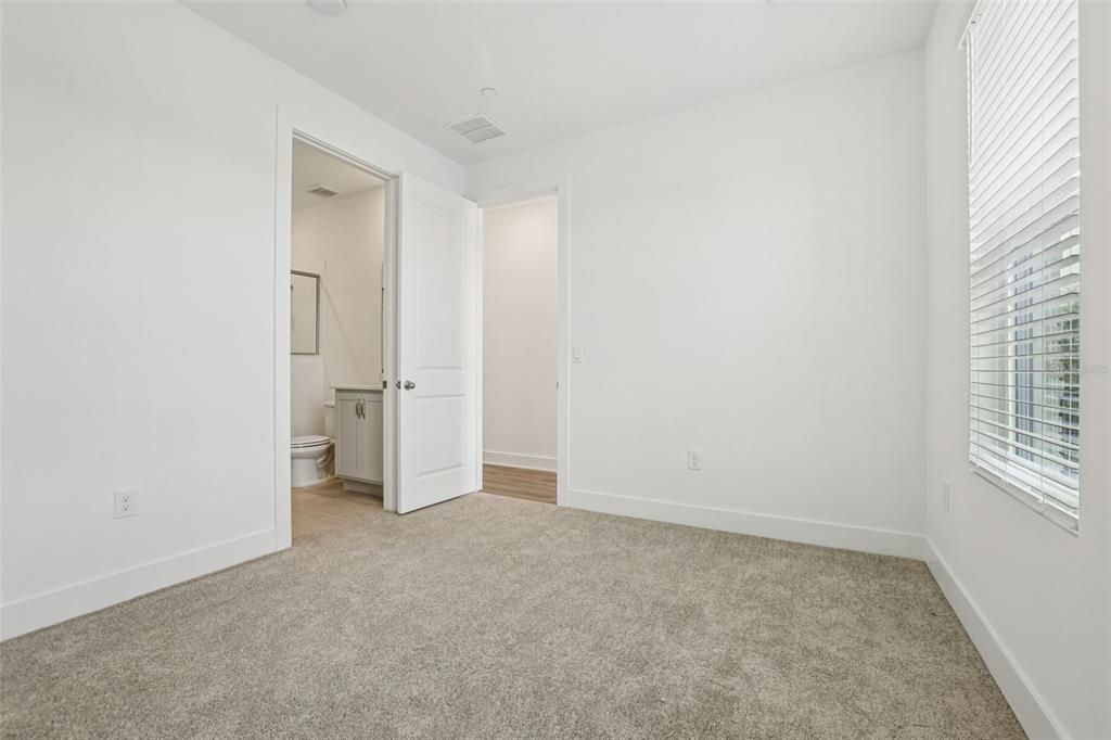 Active With Contract: $465,990 (3 beds, 3 baths, 2072 Square Feet)