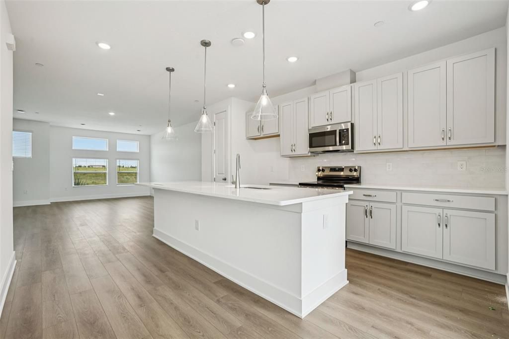 Active With Contract: $465,990 (3 beds, 3 baths, 2072 Square Feet)