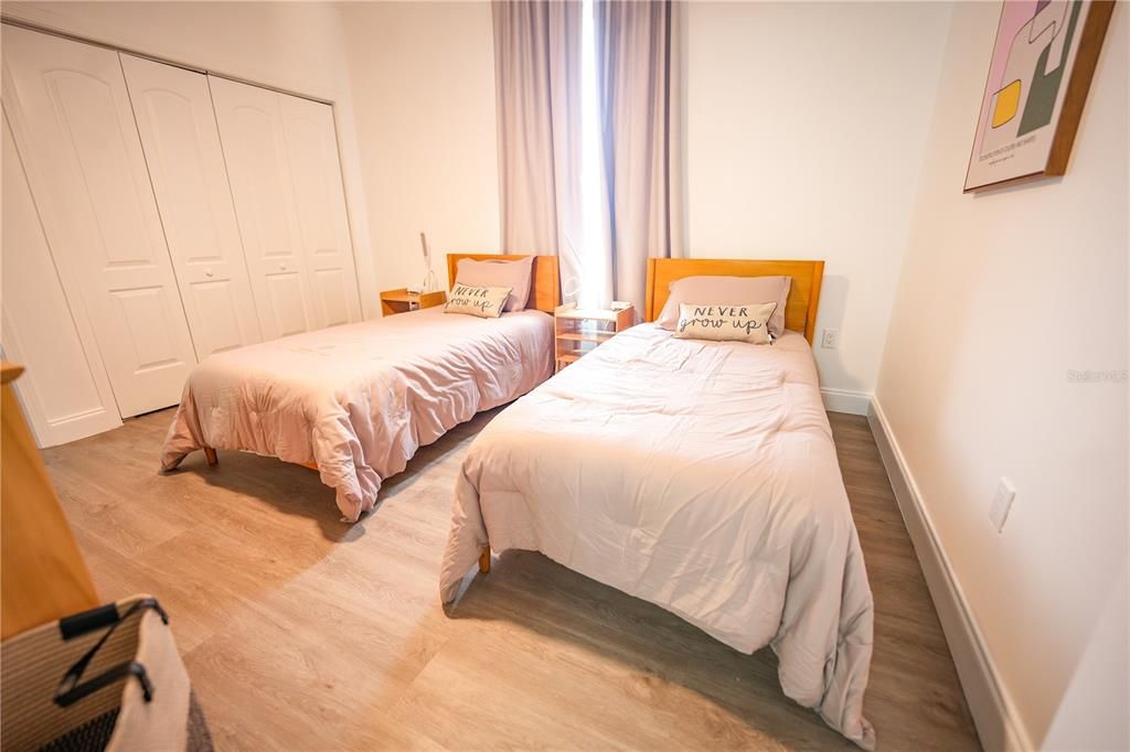 Под контрактом: $315,000 (2 спален, 2 ванн, 1078 Квадратных фут)