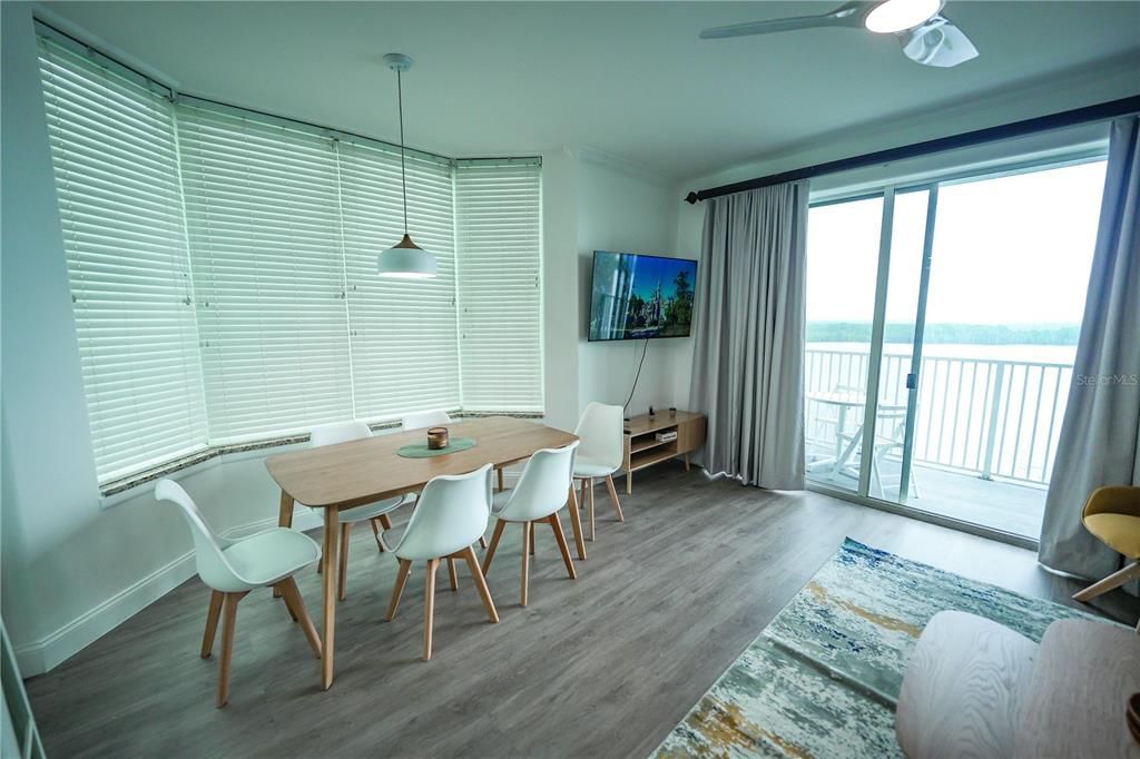 Под контрактом: $315,000 (2 спален, 2 ванн, 1078 Квадратных фут)