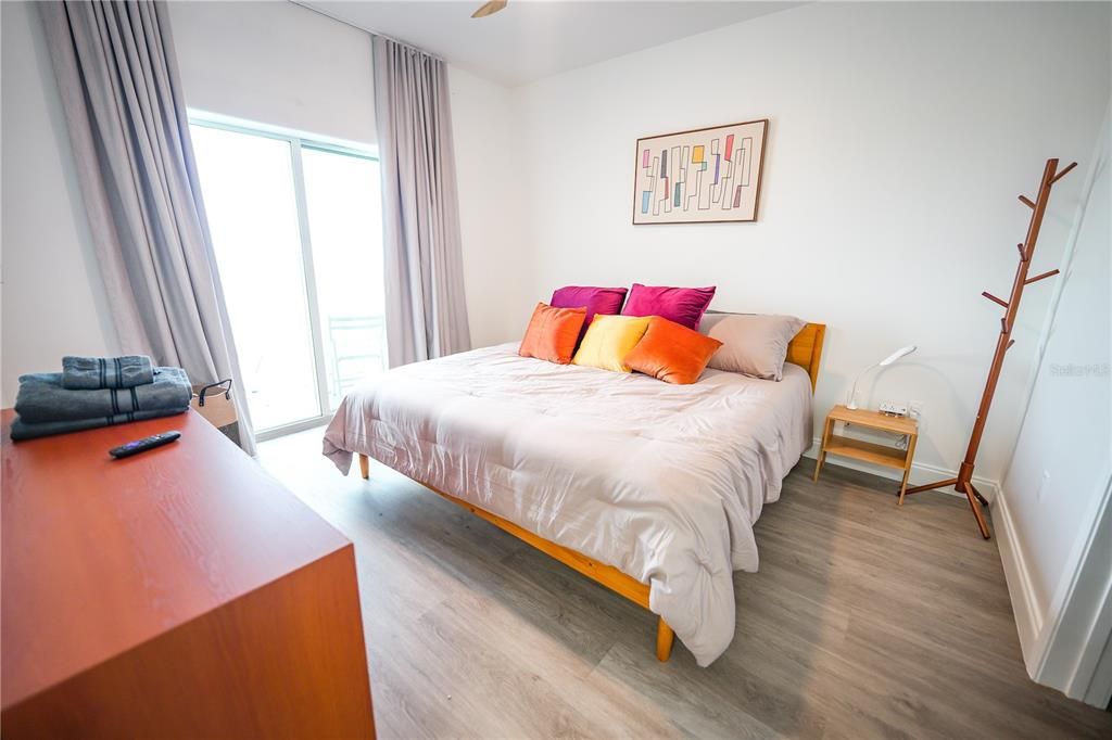 Под контрактом: $315,000 (2 спален, 2 ванн, 1078 Квадратных фут)