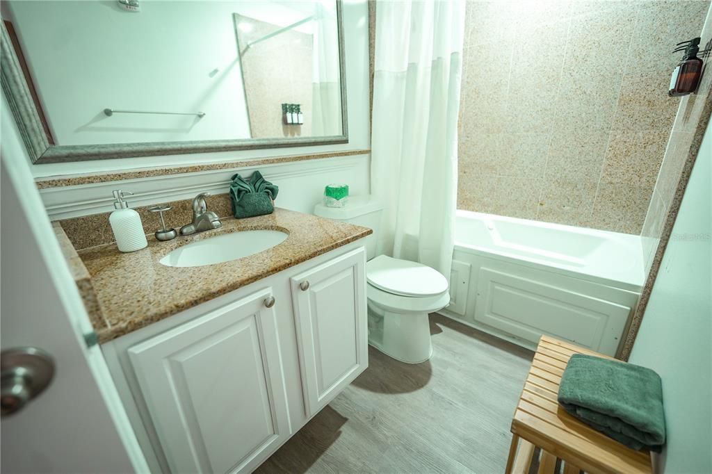 Под контрактом: $315,000 (2 спален, 2 ванн, 1078 Квадратных фут)