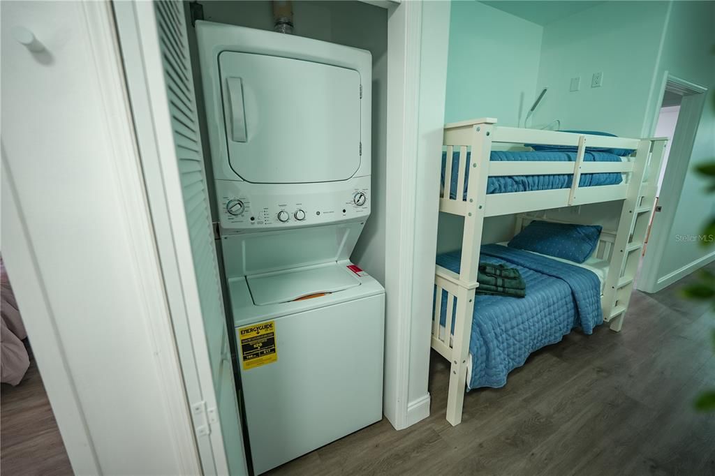 Под контрактом: $315,000 (2 спален, 2 ванн, 1078 Квадратных фут)