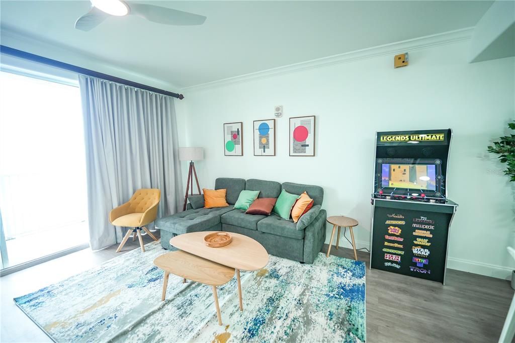 Под контрактом: $315,000 (2 спален, 2 ванн, 1078 Квадратных фут)