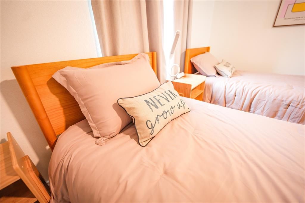 Под контрактом: $315,000 (2 спален, 2 ванн, 1078 Квадратных фут)