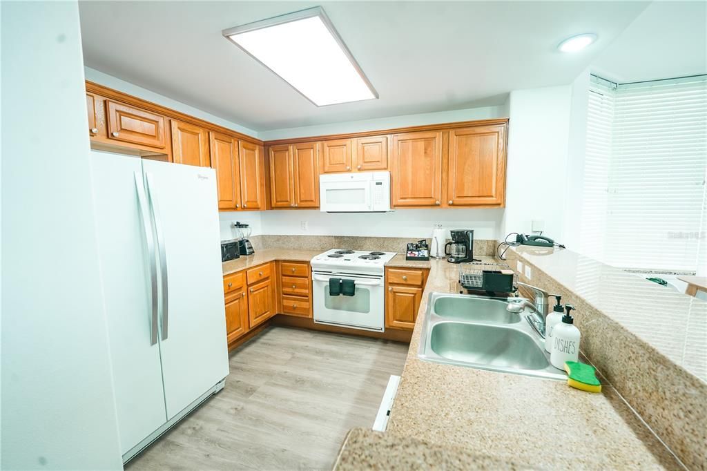 Под контрактом: $315,000 (2 спален, 2 ванн, 1078 Квадратных фут)