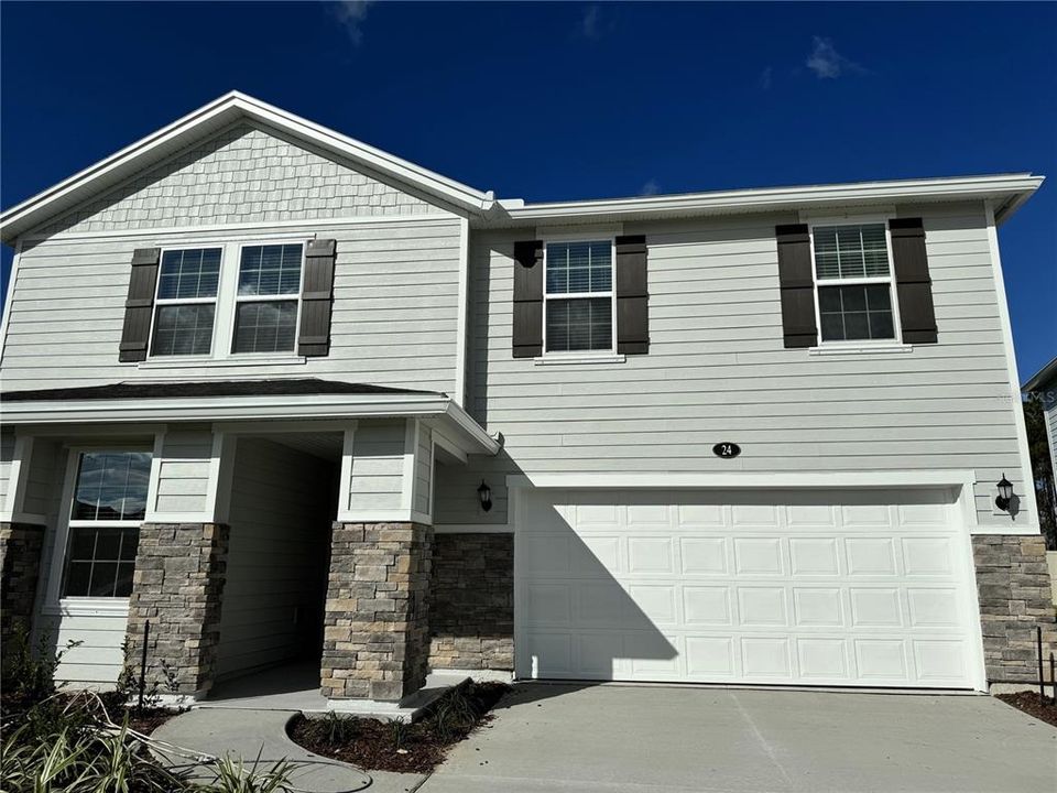 Active With Contract: $2,900 (4 beds, 3 baths, 2566 Square Feet)