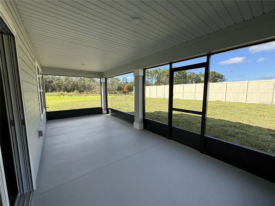 Active With Contract: $2,900 (4 beds, 3 baths, 2566 Square Feet)