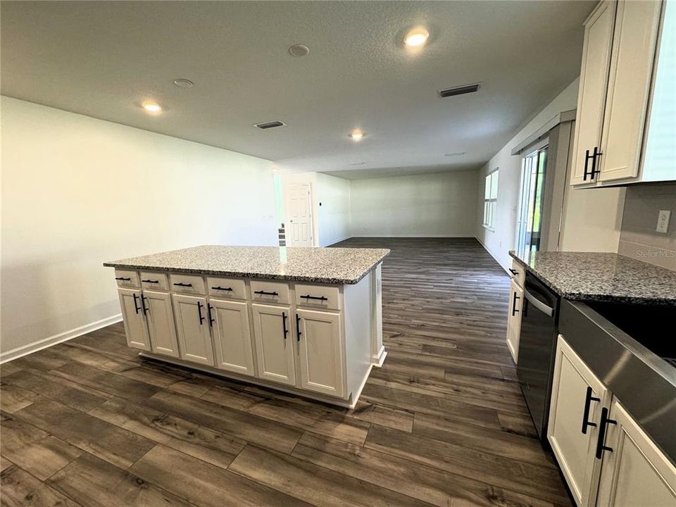 Active With Contract: $2,900 (4 beds, 3 baths, 2566 Square Feet)