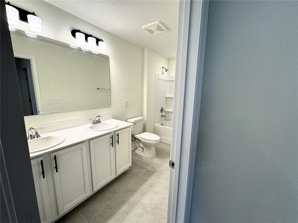 Active With Contract: $2,900 (4 beds, 3 baths, 2566 Square Feet)