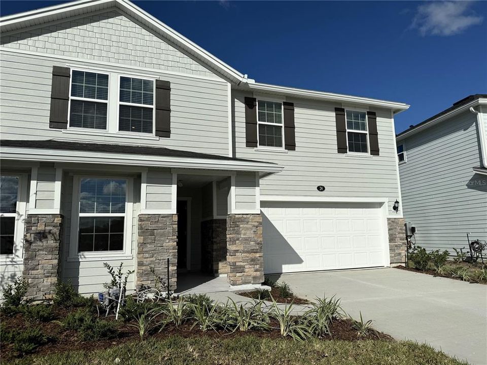 Active With Contract: $2,900 (4 beds, 3 baths, 2566 Square Feet)