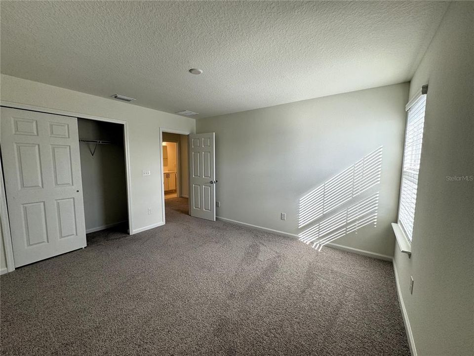 Active With Contract: $2,900 (4 beds, 3 baths, 2566 Square Feet)