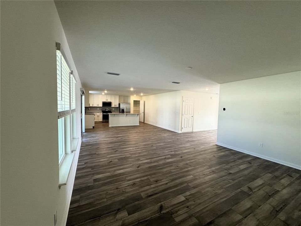 Active With Contract: $2,900 (4 beds, 3 baths, 2566 Square Feet)