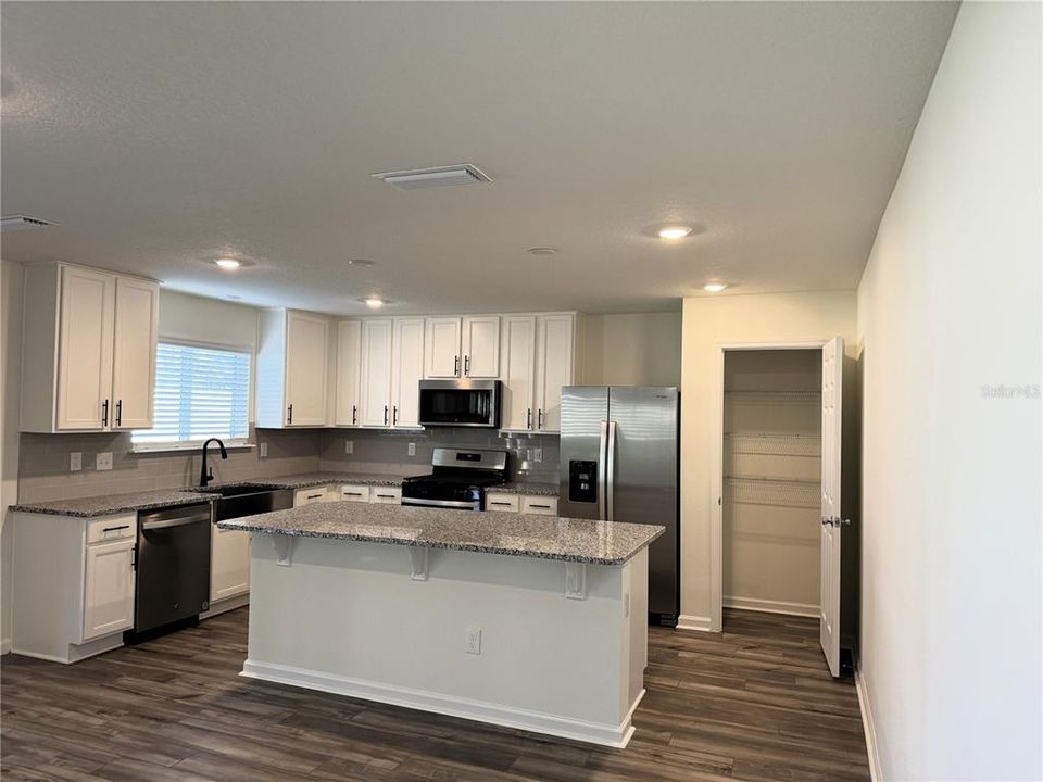 Active With Contract: $2,900 (4 beds, 3 baths, 2566 Square Feet)
