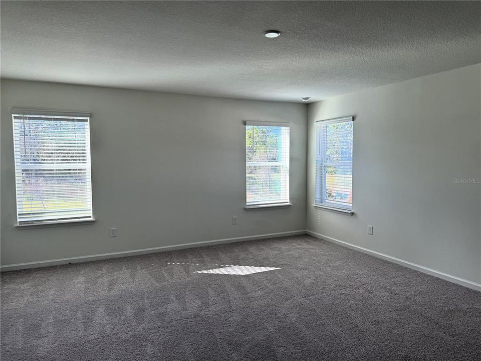 Active With Contract: $2,900 (4 beds, 3 baths, 2566 Square Feet)