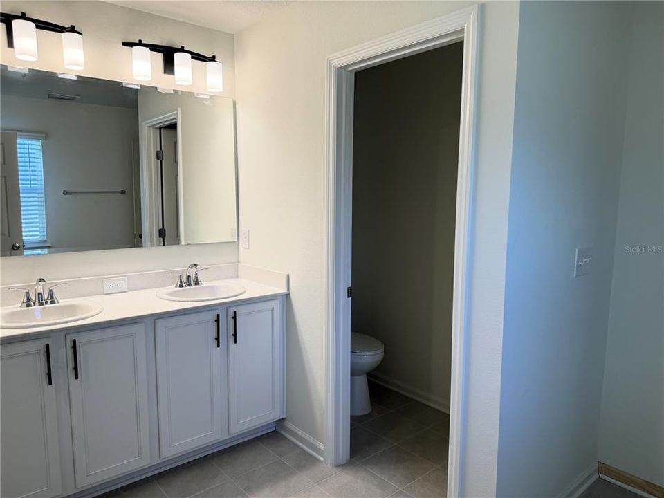 Active With Contract: $2,900 (4 beds, 3 baths, 2566 Square Feet)