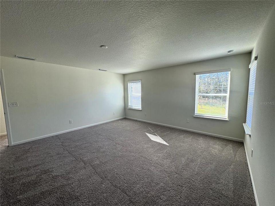 Active With Contract: $2,900 (4 beds, 3 baths, 2566 Square Feet)