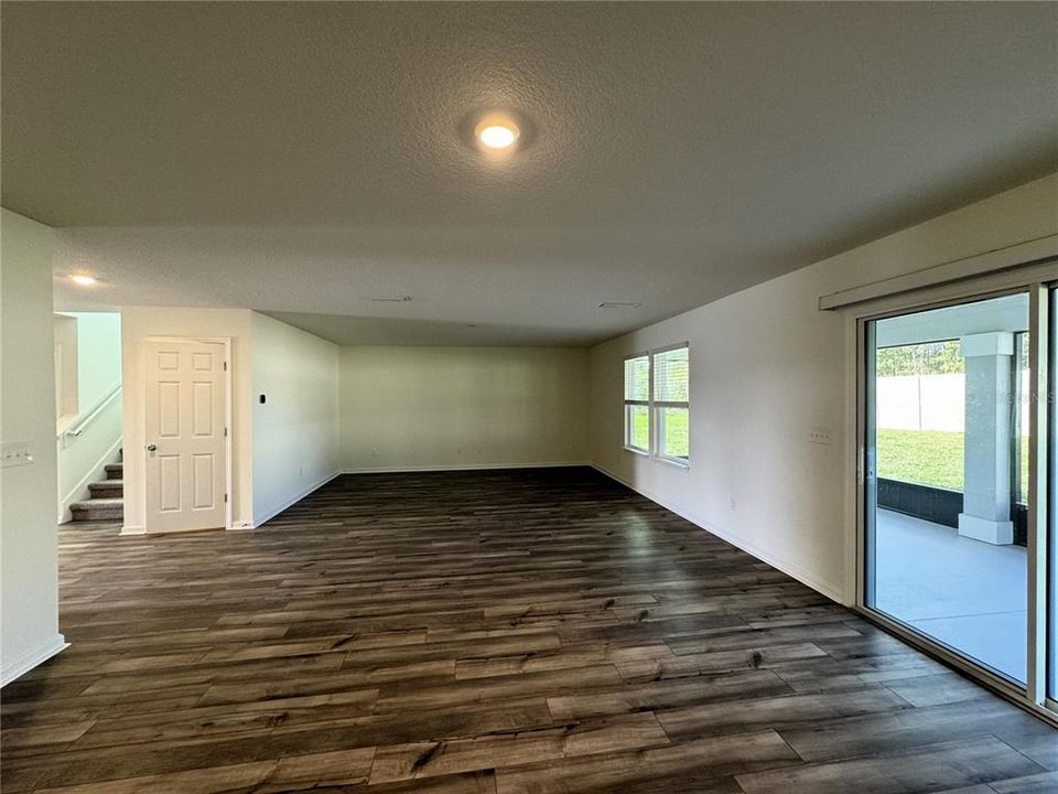 Active With Contract: $2,900 (4 beds, 3 baths, 2566 Square Feet)