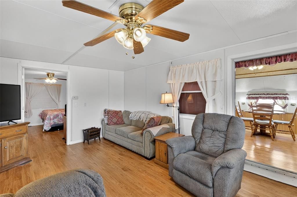 For Sale: $80,000 (2 beds, 1 baths, 790 Square Feet)