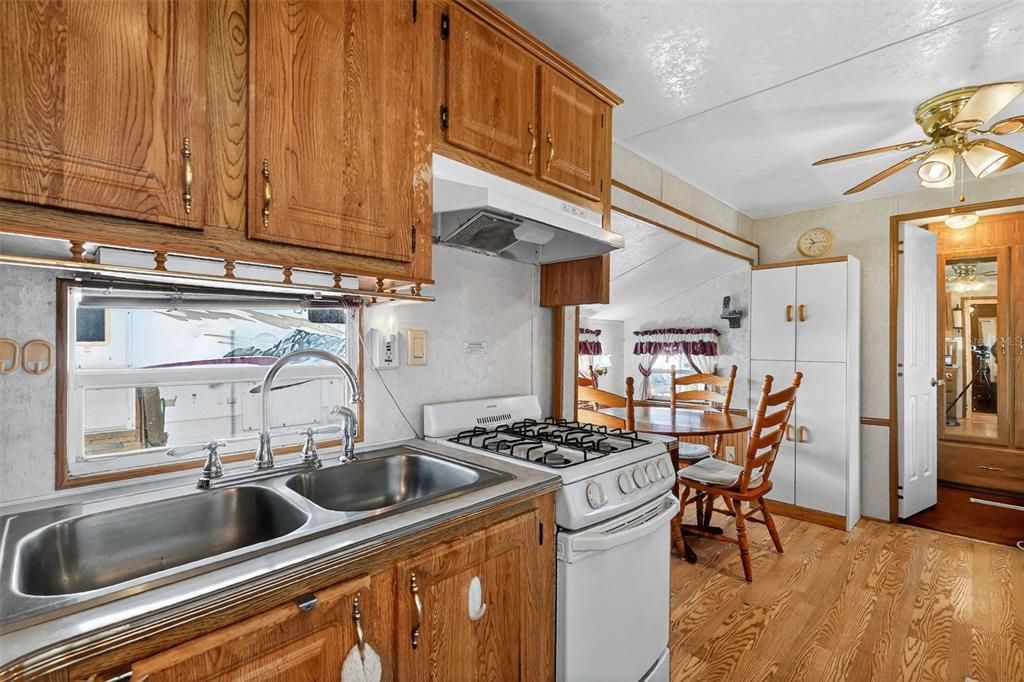 For Sale: $80,000 (2 beds, 1 baths, 790 Square Feet)