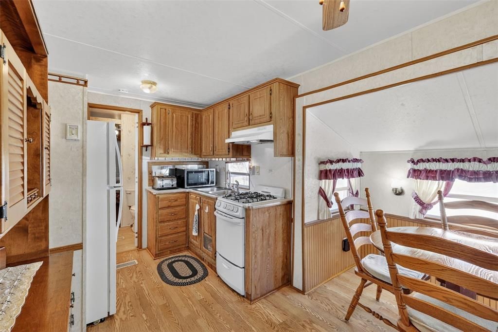 For Sale: $80,000 (2 beds, 1 baths, 790 Square Feet)