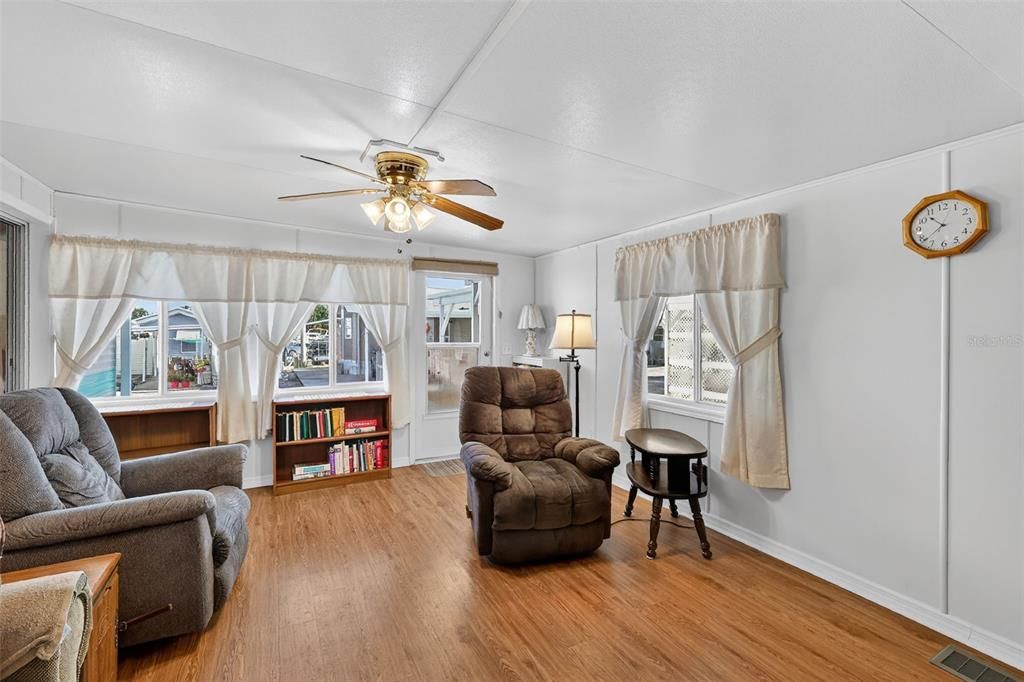 For Sale: $80,000 (2 beds, 1 baths, 790 Square Feet)