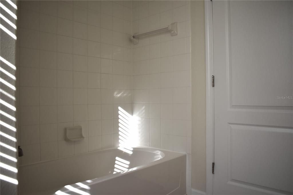 For Rent: $2,900 (4 beds, 2 baths, 2282 Square Feet)