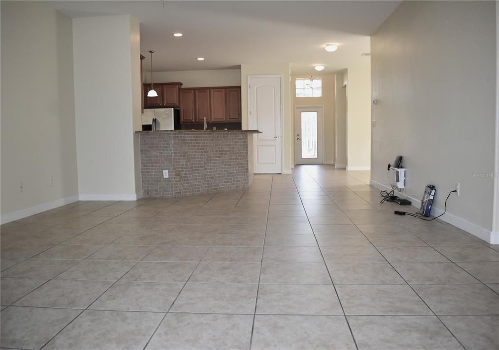 For Rent: $2,900 (4 beds, 2 baths, 2282 Square Feet)