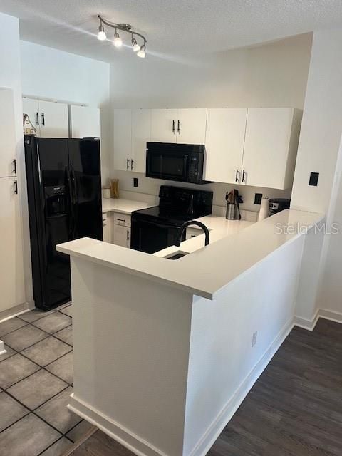 For Sale: $145,000 (1 beds, 1 baths, 692 Square Feet)