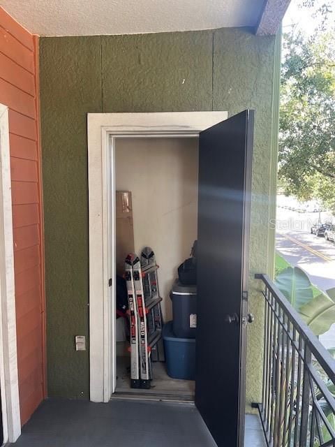 For Sale: $145,000 (1 beds, 1 baths, 692 Square Feet)