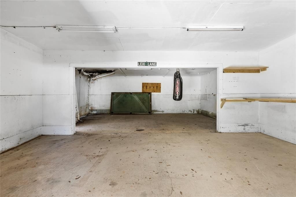 For Sale: $99,900 (2 beds, 1 baths, 728 Square Feet)