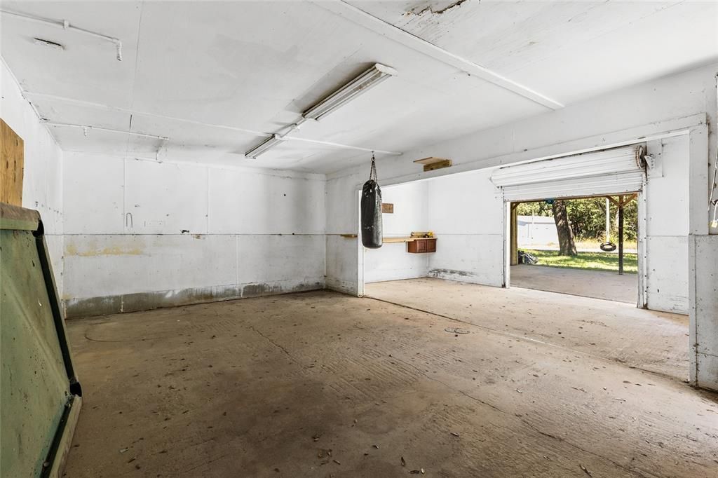 For Sale: $99,900 (2 beds, 1 baths, 728 Square Feet)