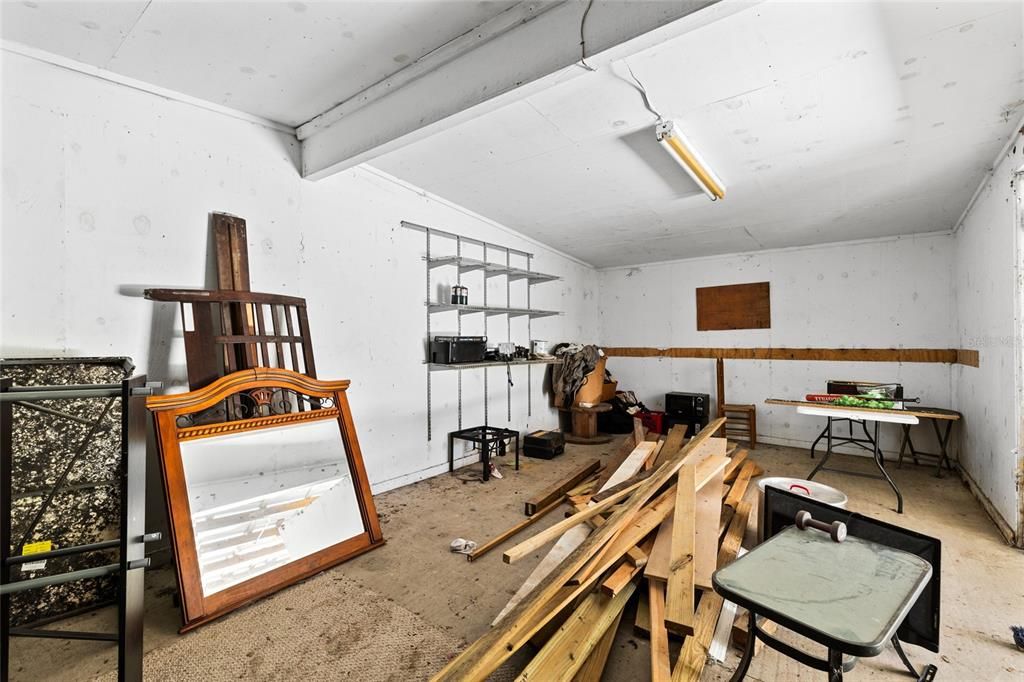 For Sale: $99,900 (2 beds, 1 baths, 728 Square Feet)