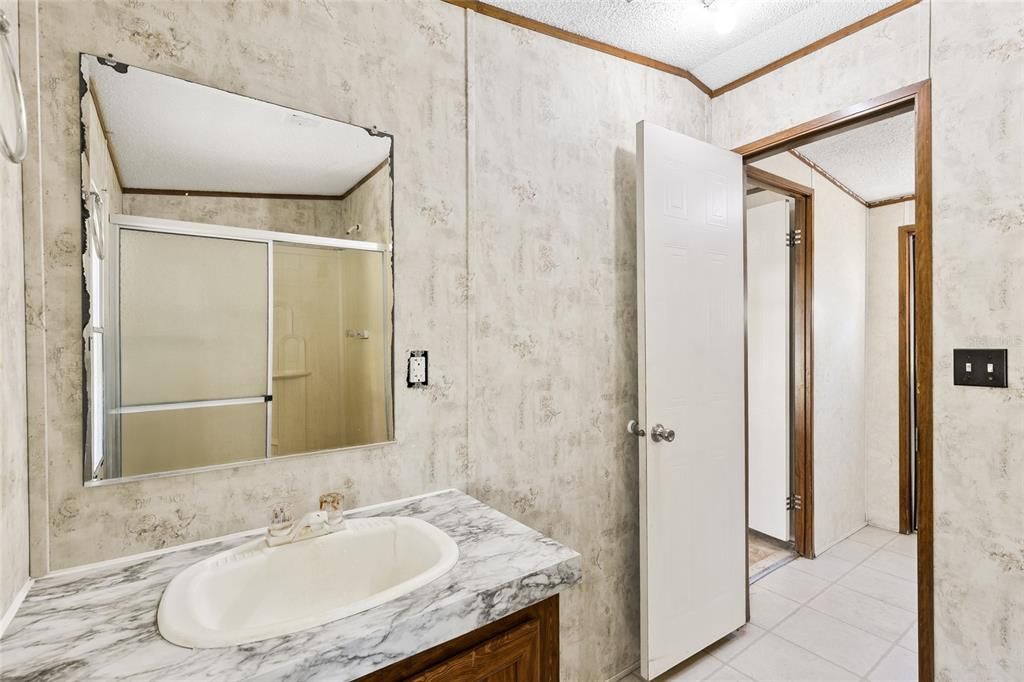 For Sale: $99,900 (2 beds, 1 baths, 728 Square Feet)