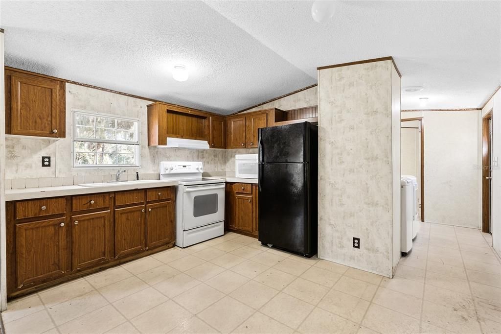 For Sale: $99,900 (2 beds, 1 baths, 728 Square Feet)