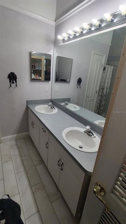 For Sale: $279,000 (3 beds, 2 baths, 1599 Square Feet)