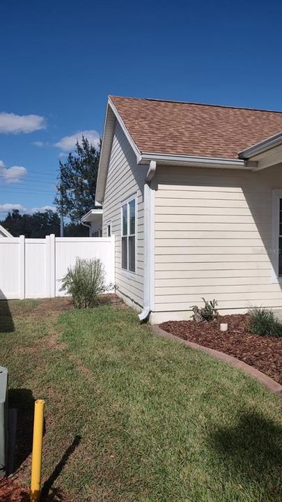 For Sale: $279,000 (3 beds, 2 baths, 1599 Square Feet)