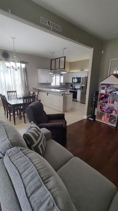 For Sale: $279,000 (3 beds, 2 baths, 1599 Square Feet)