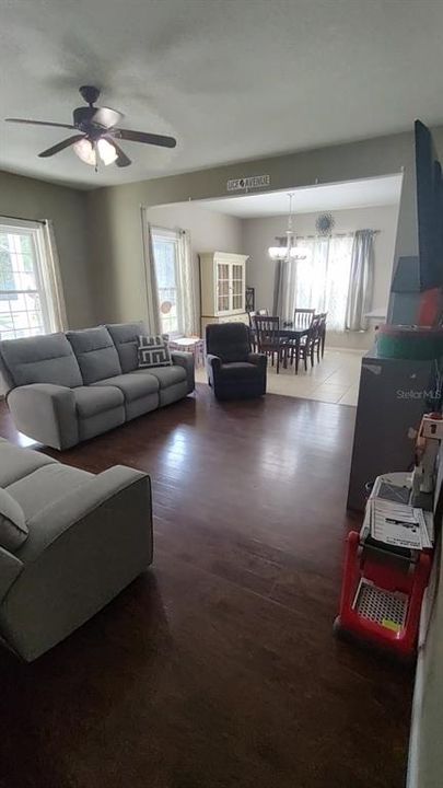 For Sale: $279,000 (3 beds, 2 baths, 1599 Square Feet)