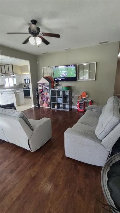 For Sale: $279,000 (3 beds, 2 baths, 1599 Square Feet)