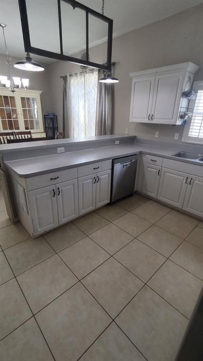 For Sale: $279,000 (3 beds, 2 baths, 1599 Square Feet)