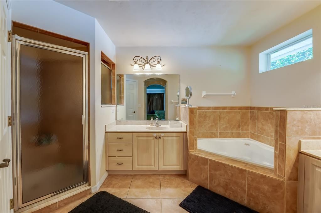 For Sale: $530,000 (3 beds, 3 baths, 2360 Square Feet)